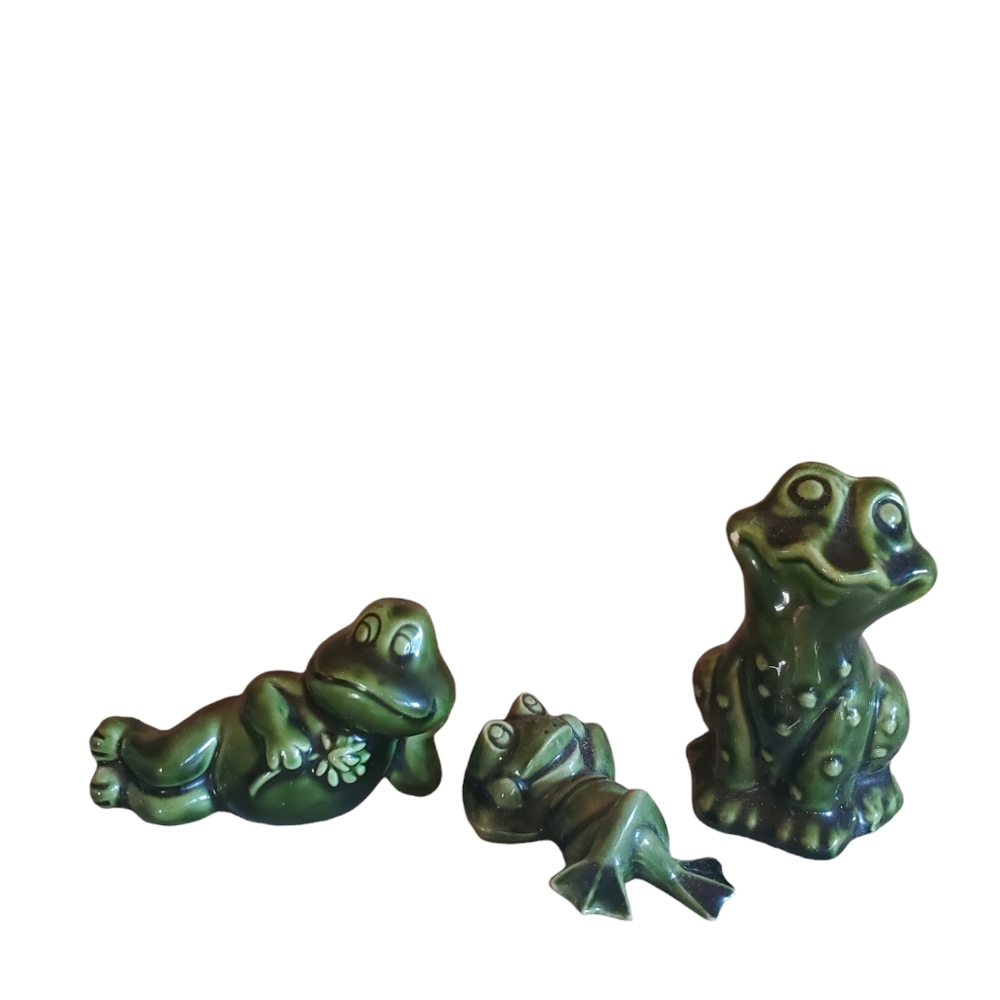 Vintage ceramic frogs figurine lot